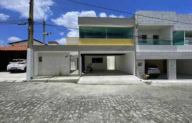 Imagem: A casa possui 5 Dormitórios, 4 Banheiros, 2 Vagas na garagem