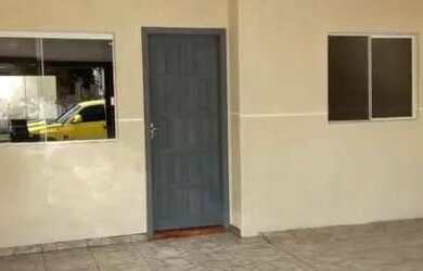 Imagem: A casa possui 3 Dormitórios, 2 Banheiros, 3 Vagas na garagem