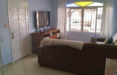 Imagem: A casa possui 3 Dormitórios, 1 Banheiro, 80m² de Área e