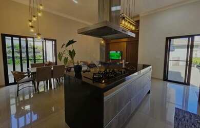 Imagem: A casa em condomínio possui 3 Dormitórios, 3 Banheiros, 4