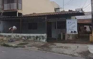 Imagem: A casa possui 3 Dormitórios, 3 Banheiros, 1 Vaga na garagem