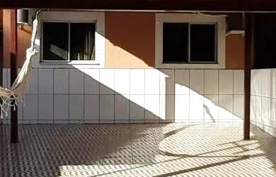 Imagem: A casa em condomínio possui 2 Dormitórios, 1 Banheiro, 2 Vagas