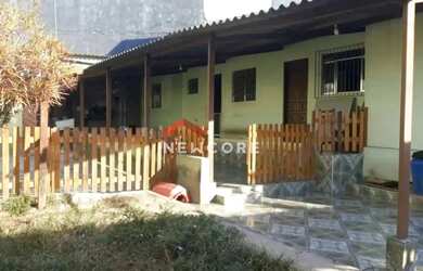 Imagem: A casa possui 2 Dormitórios, 2 Banheiros, 2 Vagas na garagem