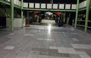 Imagem: O depósito possui 5 Vagas na garagem e 1974m² de Área e está