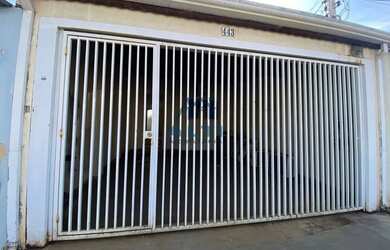 Imagem: A casa possui 3 Dormitórios, 3 Banheiros, 2 Vagas na garagem