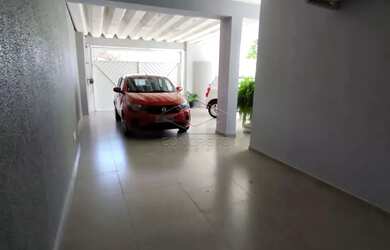 Imagem: A casa possui 3 Dormitórios, 4 Banheiros, 4 Vagas na garagem