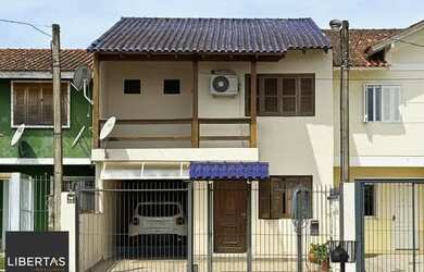 Imagem: A casa possui 3 Dormitórios, 2 Banheiros, 2 Vagas na garagem