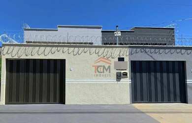 Imagem: A casa possui 2 Dormitórios, 1 Banheiro, 2 Vagas na garagem