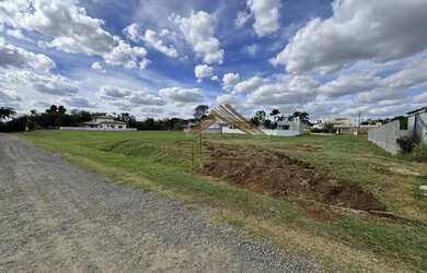 Imagem: O terreno possui 450m² de Área e está localizado em Porangaba