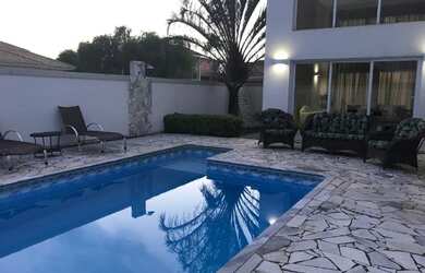 Imagem: A casa em condomínio possui 4 Dormitórios, 4 Banheiros, 4