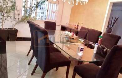 Imagem: A casa possui 5 Dormitórios, 2 Banheiros, 1 Vaga na garagem