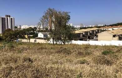 Imagem: O terreno possui 5.444m² de Área e está localizado em Vila