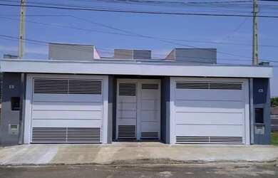 Imagem: A casa possui 2 Dormitórios e 2 Banheiros e está localizado