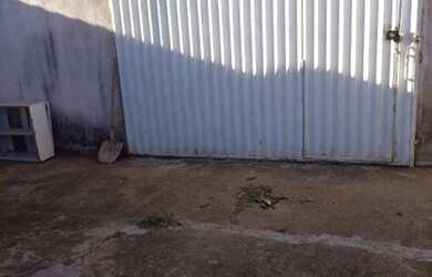 Imagem: A casa possui 2 Dormitórios, 1 Banheiro, 3 Vagas na garagem