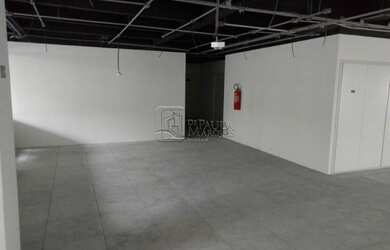 Imagem: O depósito possui 4 Vagas na garagem, 53m² de Área e está