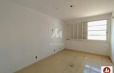 Imagem: O depósito possui 4 Vagas na garagem, 424m² de Área e está