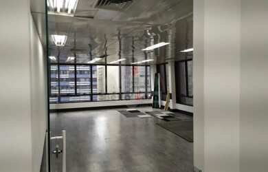 Imagem: O depósito para alugar possui 5 Vagas na garagem e 332m² de