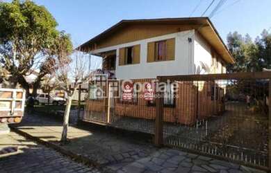 Imagem: A casa possui 5 Dormitórios, 2 Banheiros, 1 Vaga na garagem
