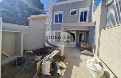 Imagem: A casa possui 3 Dormitórios, 3 Banheiros, 2 Vagas na garagem