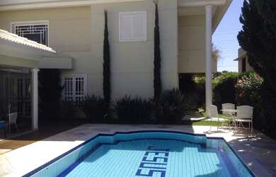 Imagem: A casa em condomínio possui 4 Dormitórios, 5 Banheiros, 3