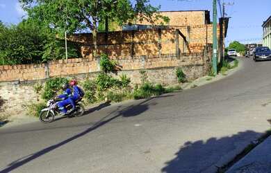 Imagem: A casa possui 1 Dormitório, 1 Banheiro e está localizado em