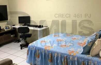 Imagem: A casa possui 3 Dormitórios, 1 Banheiro, 3 Vagas na garagem