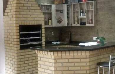 Imagem: A casa possui 3 Dormitórios, 3 Banheiros, 1 Vaga na garagem