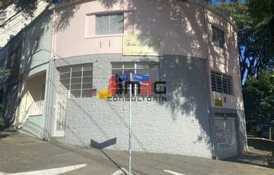 Imagem: O depósito possui 3 Vagas na garagem e 142m² de Área e está