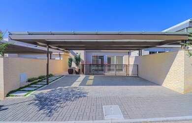 Imagem: A casa possui 5 Dormitórios, 5 Banheiros, 3 Vagas na garagem