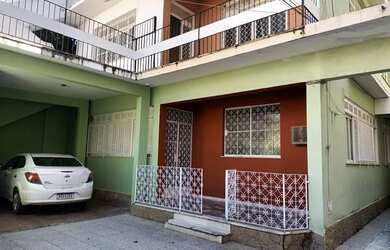 Imagem: A casa possui 3 Dormitórios, 2 Banheiros, 1 Vaga na garagem