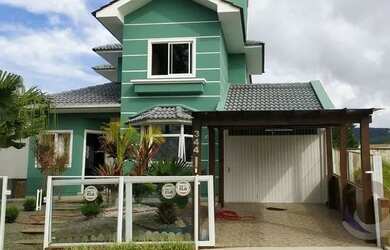 Imagem: A casa possui 3 Dormitórios, 2 Banheiros, 1 Vaga na garagem