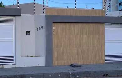 Imagem: A casa em condomínio possui 4 Dormitórios, 2 Banheiros, 4