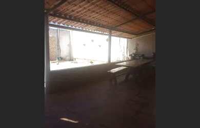 Imagem: A casa possui 2 Dormitórios, 1 Banheiro, 5 Vagas na garagem