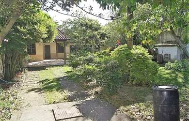 Imagem: A casa possui 2 Dormitórios, 3 Banheiros, 1 Vaga na garagem