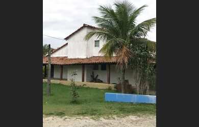 Imagem: A casa em condomínio possui 4 Dormitórios, 2 Banheiros, 3