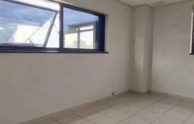 Imagem: O depósito possui 4 Vagas na garagem, 147m² de Área e está