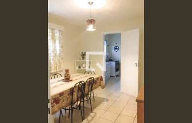 Imagem: A casa possui 3 Dormitórios, 4 Banheiros, 2 Vagas na garagem