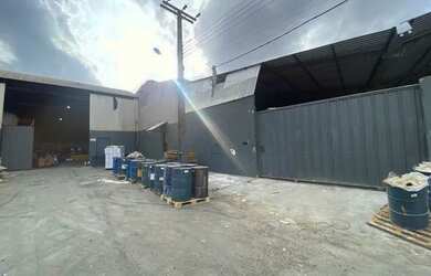 Imagem: O depósito possui 5 Vagas na garagem, 1.250m² de Área e