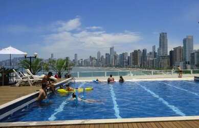 Imagem: O apartamento possui 1 Dormitório, 1 Vaga na garagem e está