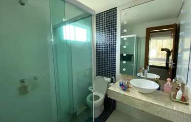 Imagem: A casa possui 3 Dormitórios, 4 Banheiros, 2 Vagas na garagem