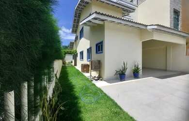 Imagem: A casa em condomínio possui 4 Dormitórios, 5 Banheiros, 4