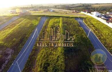 Imagem: A casa em condomínio possui 3 Dormitórios, 2 Banheiros, 2