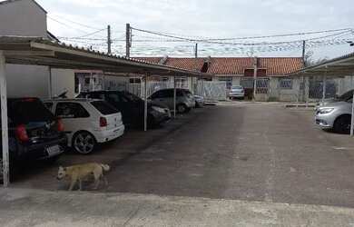 Imagem: A casa em condomínio possui 3 Dormitórios, 2 Banheiros, 1
