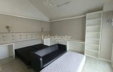 Imagem: A casa possui 5 Dormitórios, 1 Banheiro, 2 Vagas na garagem