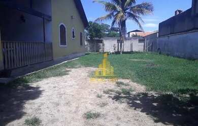 Imagem: A casa possui 3 Dormitórios, 2 Banheiros, 4 Vagas na garagem