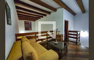 Imagem: A casa possui 3 Dormitórios, 4 Banheiros, 4 Vagas na garagem