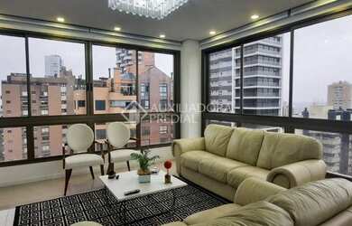 Imagem: O apartamento possui 3 Dormitórios, 1 Banheiro, 3 Vagas na