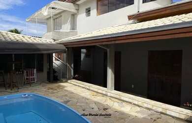 Imagem: A casa em condomínio possui 4 Dormitórios, 5 Banheiros, 3