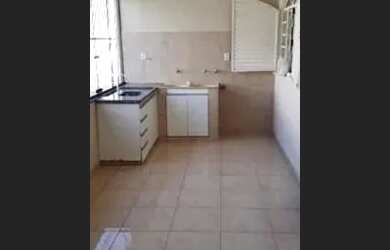 Imagem: A casa possui 2 Dormitórios, 1 Banheiro, 1 Vaga na garagem