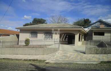 Imagem: A casa possui 2 Dormitórios, 3 Banheiros, 5 Vagas na garagem